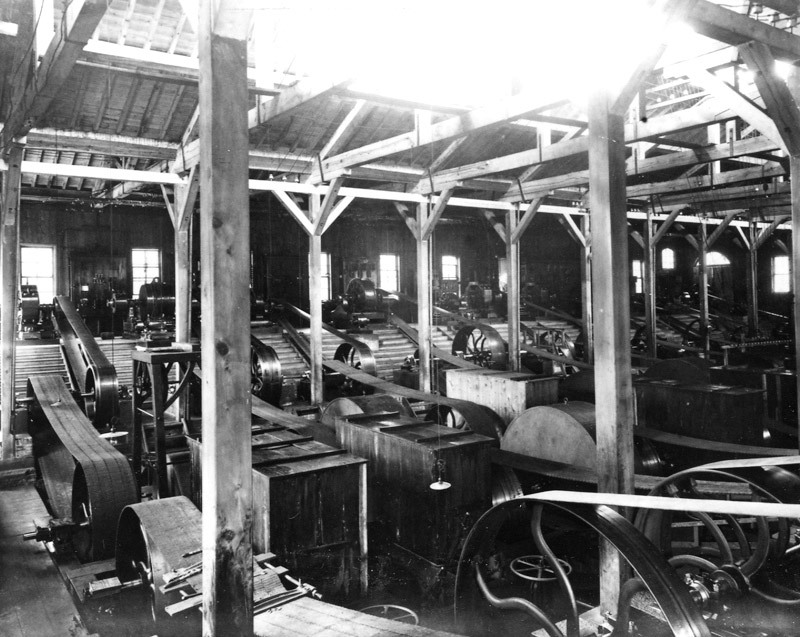 Inside the Keage Power Plant built during the first construction period (About 1897)<br>[Provided by the Tanabe Family]