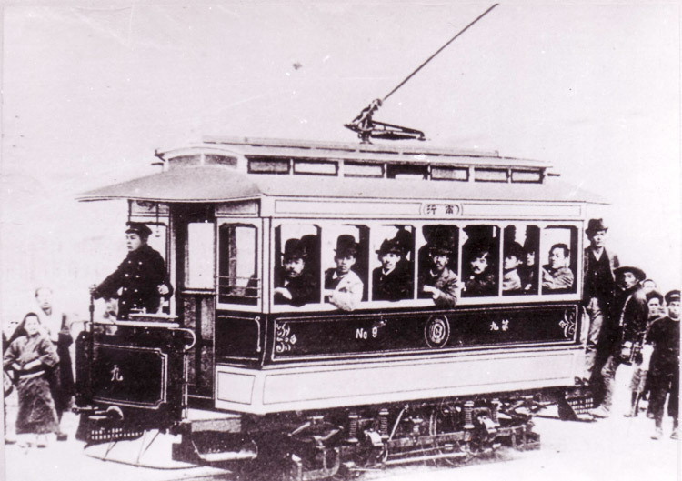 교토전기철도 주식회사 개업 전 시승의 모습<br>메이지 28 (1895)년 3월<br>교토시 교통국 소장